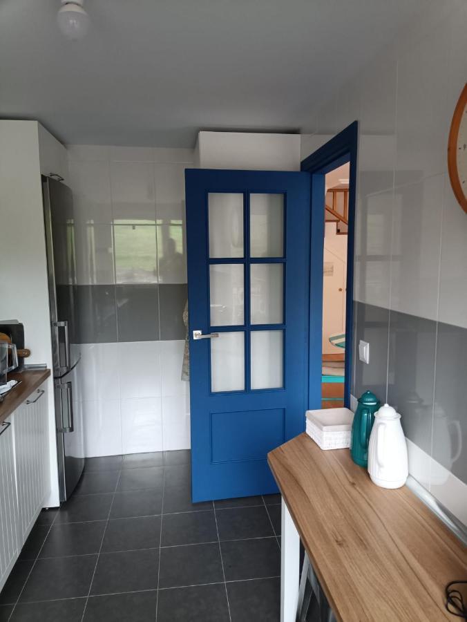 Duplex En Комилас Екстериор снимка