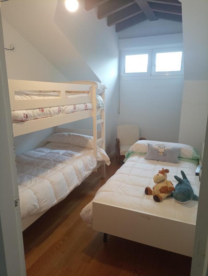 Duplex En Комилас Екстериор снимка