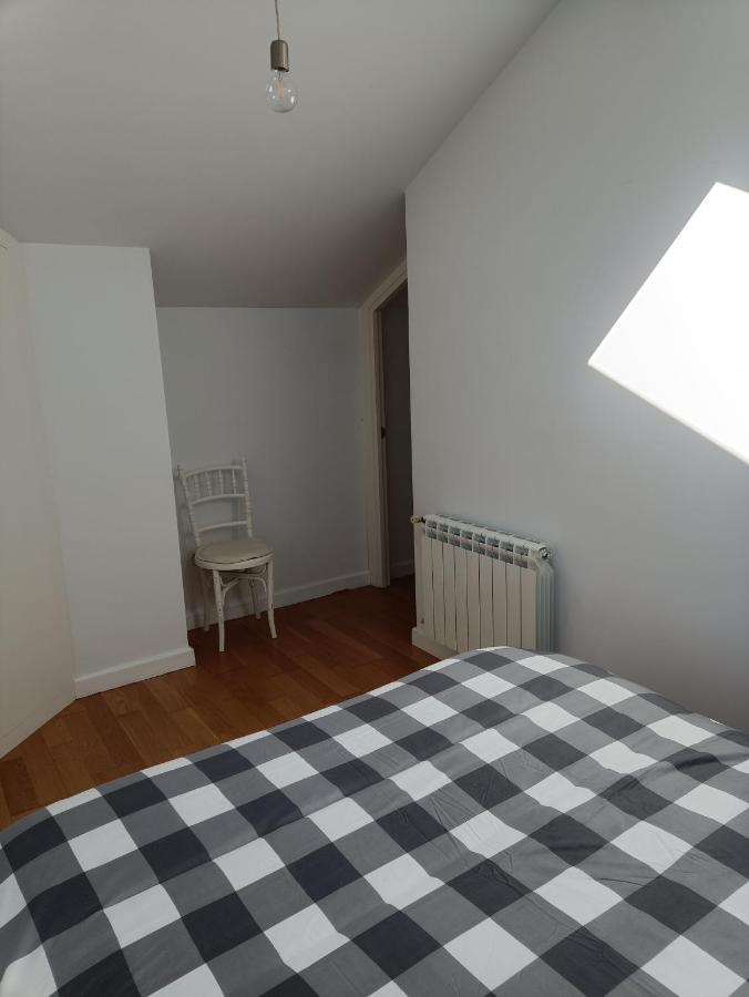Duplex En Комилас Екстериор снимка